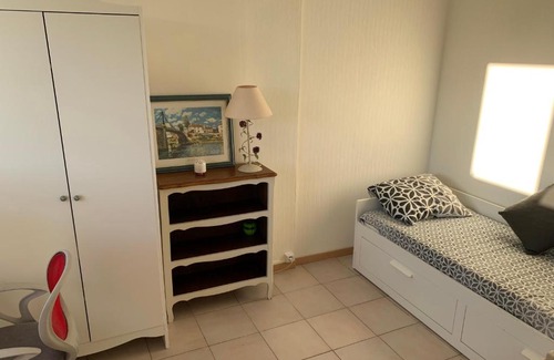 Vaulx-en-Velin Villa | Chambre tout confort Saphir 1 à 3 P dans belle maison