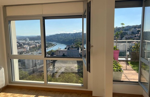 La Sarra - Saint Just Apartment | Chambres a Louer Dans un Spacieux Appartement Dans les Hauteurs de Lyon