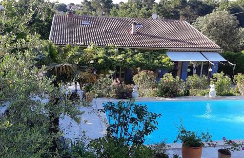 Belcodene Bed & Breakfast | Chambres d'Hôtes en Provence - Piscine, Spa, Tennis