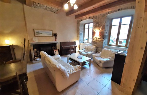 La Chaise-Dieu Bed & Breakfast | Chambres D'hôtes, Avec Jardin, Dans une Bâtisse de Caractère en Pierre et Bois