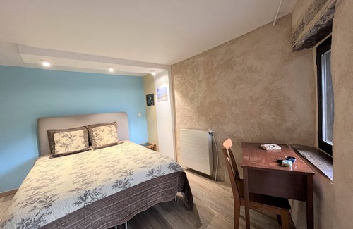 Jouqueviel House | Chambres d'hôtes La Cardonnié