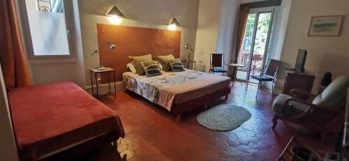 Saint-Saturnin-de-Lucian Bed & Breakfast | Chambres d'Hôtes Le Mimosa