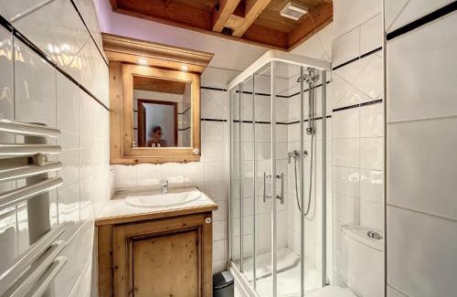Chamonix City Centre Apartment | Chamonix: Appart. standing 6 pers, 3 ch, parking, centre-ville - FR-1-507-35