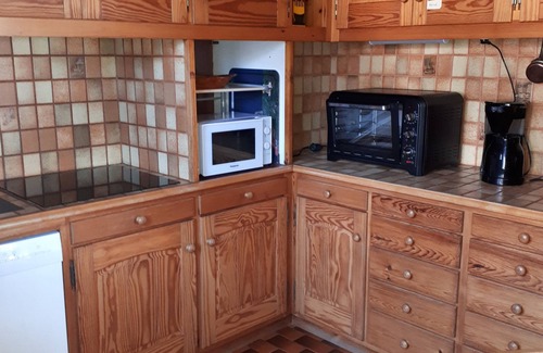 Chamonix City Centre Apartment | CHAMONIX Large warm apartment, tastefully decorated, R. D.C. a cottage.