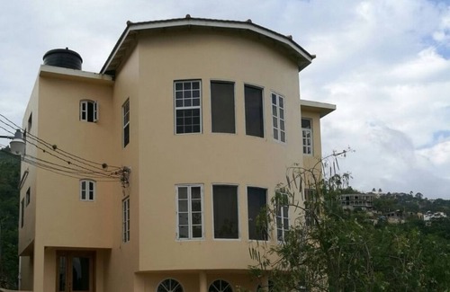 Saint Andrew Apartment | Chancery Hall Hideaway Guest Apt