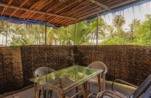 Patnem Apartment | Chandrakant house River View Studio for 3 on Talpona