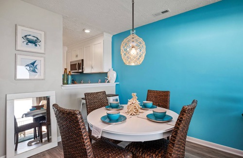 Long Beach Condo | Changing Tides: Tastefully Decorated Condo with Community Pool and Easy Beach Ac