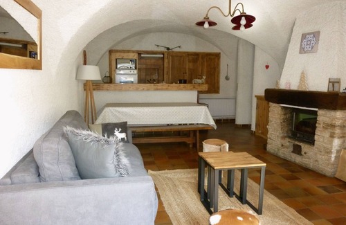 Saint-Chaffrey Apartment | Chantemerle - T3 duplex 3*, close to the slopes, south-facing country house.