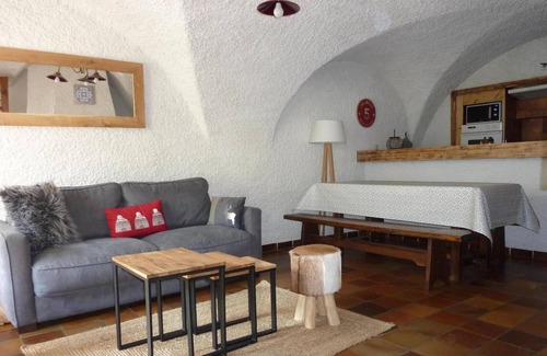 Saint-Chaffrey Apartment | Chantemerle - T3 duplex 3*, close to the slopes, south-facing country house.