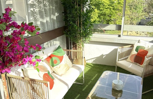 Noyal-sur-Seiche Apartment | CHANTILLY, Cosy apartment, sleeps 6, wifi, metro 5 min walk