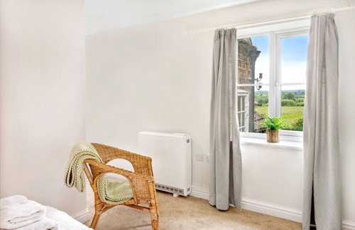 Ripon House | Chantry cottage, Newby Hall. Dog friendly, fires, beautiful views and walks.