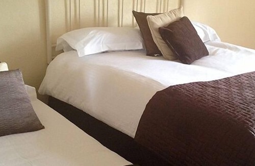 Roslin House | Chapel Cross Guest House