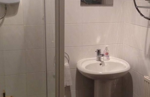 Roslin House | Chapel Cross Guest House