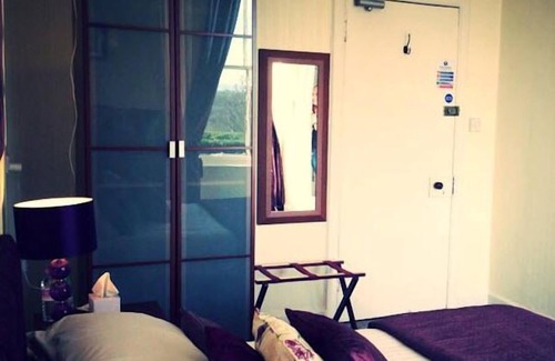 Roslin House | Chapel Cross Guest House