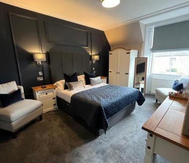 Roslin House | Chapel Cross Guesthouse