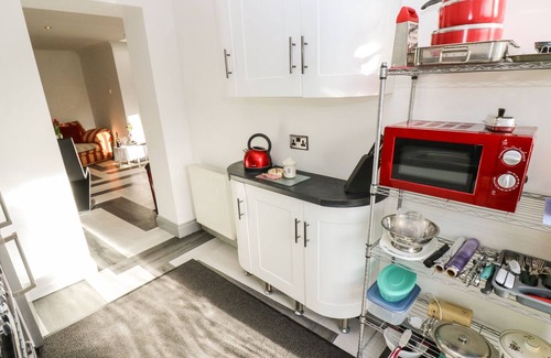 Polgooth Cottage | CHAPEL GREEN STUDIO, pet friendly, with pool in Polgooth