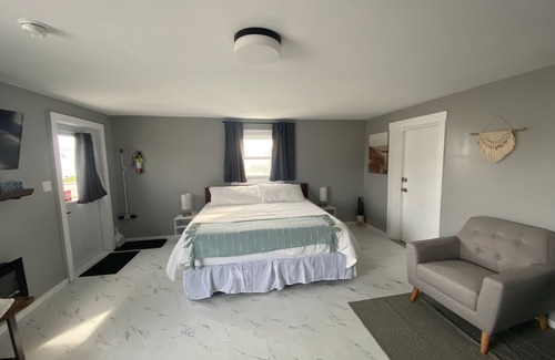 Souris Hotel | Chapel Suites - Deluxe King Suite