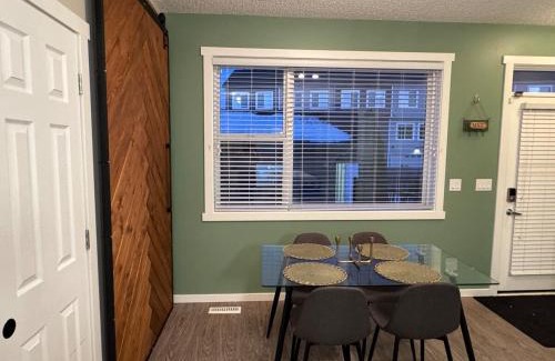 Southwest Edmonton House | Chappelle Comfort Unique Retreat with AC