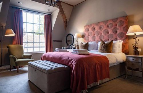 Salisbury Hotel | Chapter House