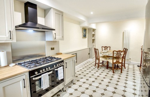 Lincoln Apartment | Characterful flat by Lincoln Castle/Pass The Keys