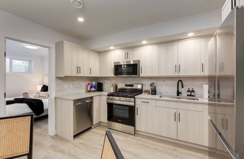 Killarney House | "Charcoal" Brand New 1-bed Townhome