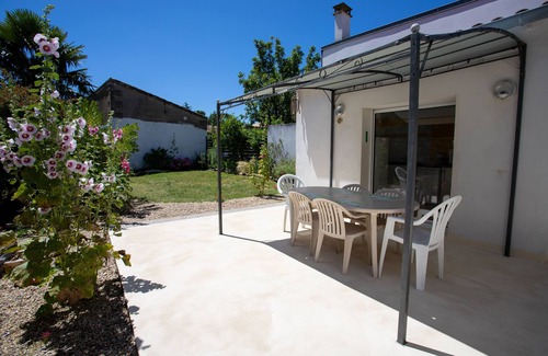 Meschers-sur-Gironde House | Charentaise. Jardin au Calme. Courses-port-plage-estuaire à Pied. Chien Accepté