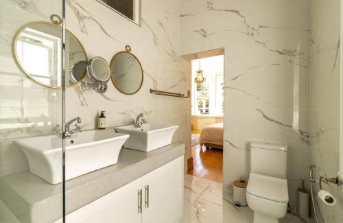 Claremont House | Charles Manor
