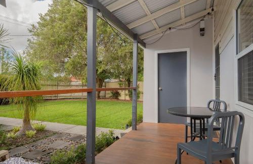Charlestown House | Charlestown Cottage - Relaxed Stay in Lake Macquarie