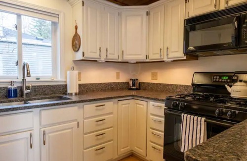 Charlevoix House | Charlevoix house perfect location! 5 minute walk to beach and town, pet friendly