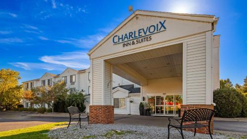 Charlevoix Hotel | Charlevoix Inn & Suites SureStay Collection by Best Western