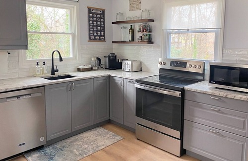 Executive Park House | Charlotte 5br/2bath home