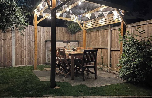Poole House | Charlotte Cottage - with alfresco dining area!