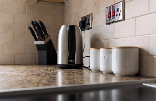 Birmingham House | Charlotte House (Sleeps 7| Contractors| QE| Uni|Cricket| Parking|)