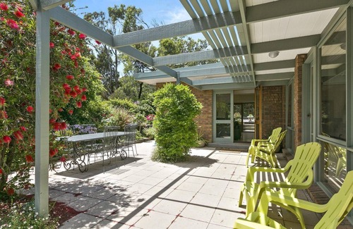 Aireys Inlet House | Charlton House - Walk To The Clifftops & The Beach