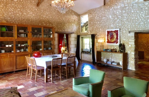 Palluaud House | Charm and elegance in the heart of nature. Large swimming pool, king size beds