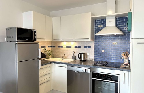 Saint-Gilles-Croix-de-Vie Apartment | Charming 2-Bed Apt, Sleeps 6, 700m to Beach, Balcony, Garage, Elevator