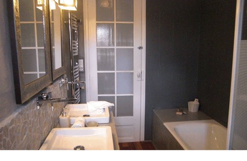 Saint-Sebastien-sur-Loire Bed & Breakfast | Charming bed and breakfast in a quiet house with character