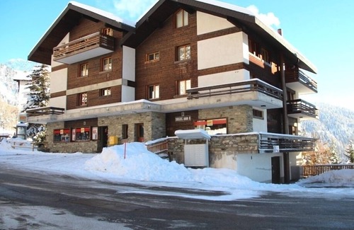 Chandolin Apartment | Charmant 2 pièces au rez-de-chaussée d'une petite résidence au centre de Chandolin. Hall d'entrée, 1