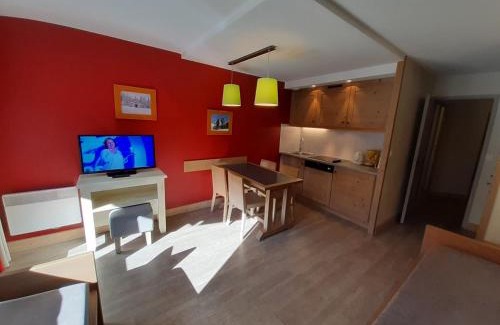 La Perriere Apartment | Charmant 2P au centre, balcon Sud, parking, animaux admis - FR-1-513-82