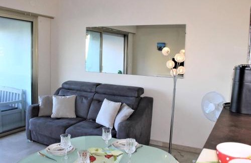 Villeneuve Loubet Beach Apartment | Charmant 2P en bord de mer, 4 couchages, marina, proche gare et centre, parking vélos et scooters - FR-1-252A-9