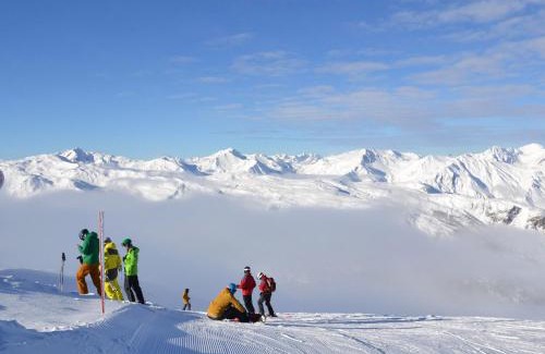 Meribel-Mottaret Apartment | Charmant Appartement à Meribel: 2 Pièces, 4 Pers, Ski aux Pieds, Proche Commerces, Balcon - FR-1-182-1