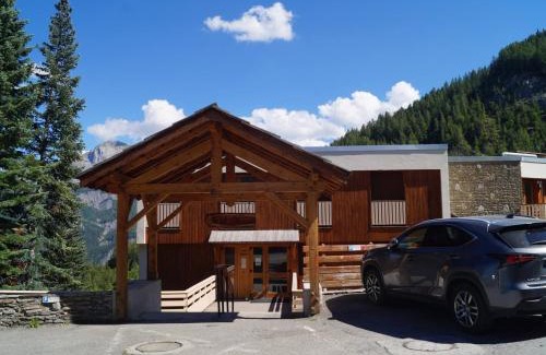 Pra Loup Apartment | Charmant appartement à Pra-Loup avec terrasse, parking, et accès facile aux pistes - FR-1-165A-65