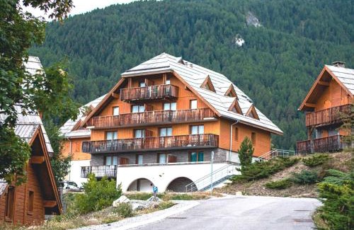 Pra Loup Ski Chalet | Charmant Chalet 6 Pers. avec Terrasse et Parking - Résidence Les Chalets de Praroustan, Pra Loup 1500 - FR-1-504-364