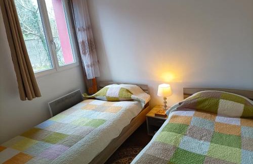 Franqueville-Saint-Pierre Apartment | Charmante Maisonnette indépendante avec parking 5 mn Rouen