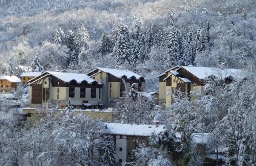 Brides-les-Bains Apartment | Charmant Studio à Brides-les-Bains avec Balcon, Parking et Wifi Inclus - FR-1-512-249