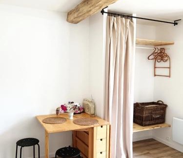 Lion-sur-Mer House | Charmant Studio au rez de chaussée de notre maison de village