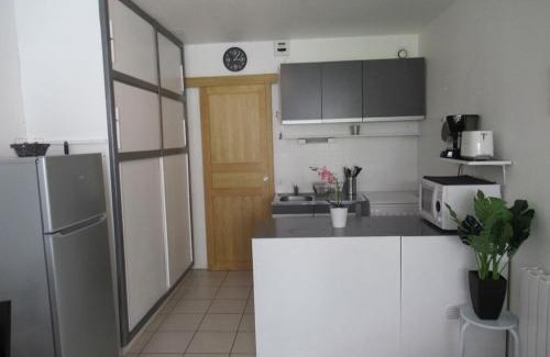 Le Grau-Du-Roi Apartment | Charmant Studio Cabine avec Jardin - Proche Plage et Commerces - Parking Sécurisé - FR-1-307-118