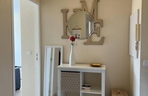 Cambo-les-Bains Apartment | Charmant T2 à Cambo-les-Bains : Terrasse, Parking, Internet - FR-1-495-76