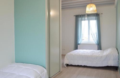 Chalain-le-Comtal House | Charmante Maison de Campagne avec Piscine Commune et Terrasse Privative à Chalain-le-Comtal - FR-1-496-236