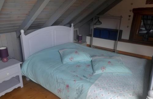 Servance-Miellin House | Charmante Maison Les Volets Bleus
